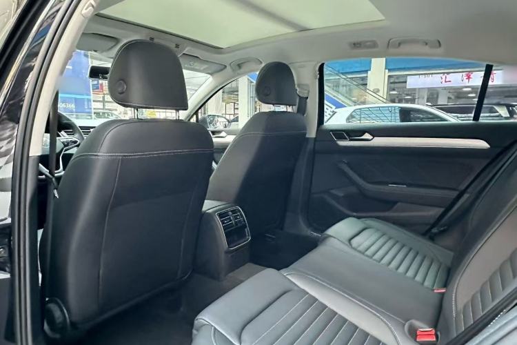 Used Volkswagen Magotan 2023 2 Million Units Limited-Edition 280TSI DSG Comfort Version Interior 2