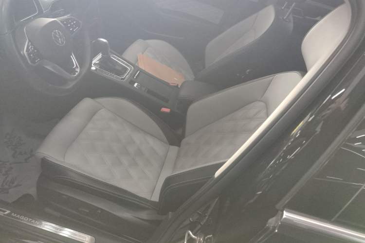 Used Volkswagen Magotan 2023 2 Million Units Limited Edition 330TSI DSG Leading Version Interior 2