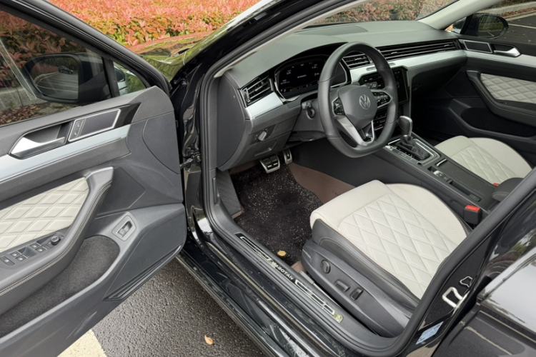 Used Volkswagen Magotan 2023 2 Million Units Commemorative Edition 330TSI DSG Luxury Version Interior 2