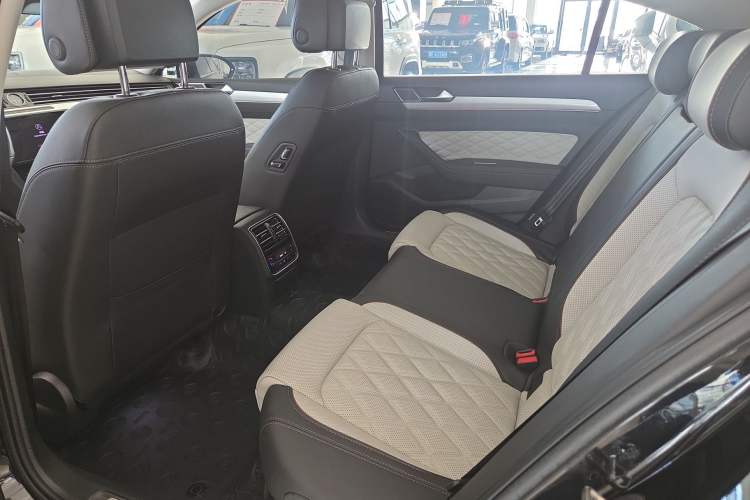 Used Volkswagen Magotan 2023 2 Million Units Limited Edition 330TSI DSG Leading Version Interior 2