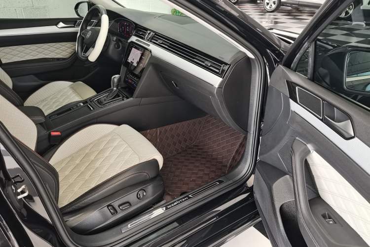Used Volkswagen Magotan 2023 2 Million Units Commemorative Edition 330TSI DSG Luxury Version Interior 2