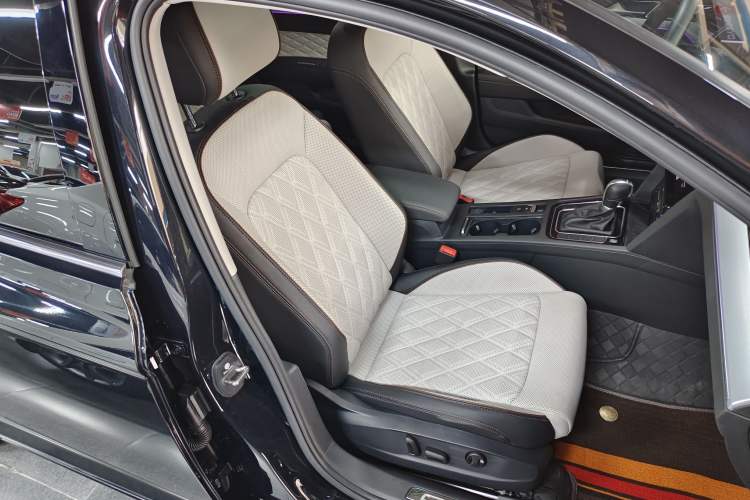 Used Volkswagen Magotan 2023 2 Million Units Commemorative Edition 330TSI DSG Luxury Version Interior 2