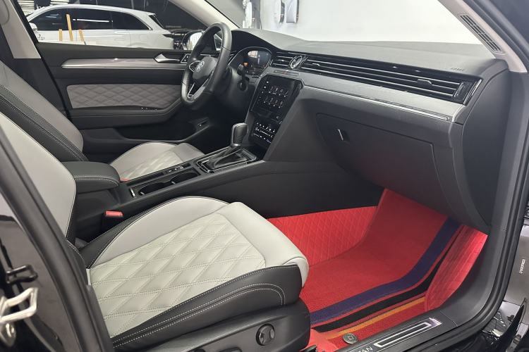 Used Volkswagen Magotan 2023 2 Million Units Limited Edition 330TSI DSG Leading Version Interior 2