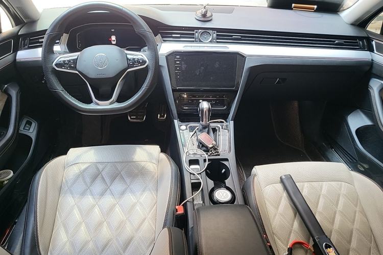 Used Volkswagen Magotan 2023 2 Million Units Commemorative Edition 330TSI DSG Luxury Version Interior 2