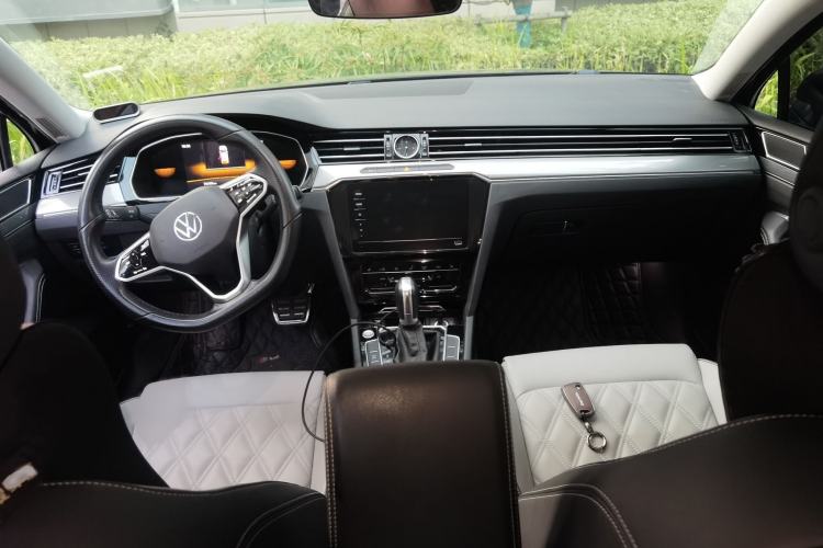 Used Volkswagen Magotan 2023 2 Million Units Limited Edition 330TSI DSG Leading Version Interior 2