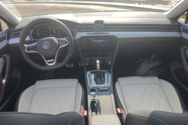 Used Volkswagen Magotan 2023 2 Million Units Commemorative Edition 330TSI DSG Luxury Version Interior 2