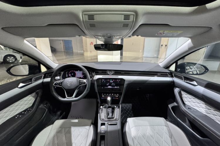Used Volkswagen Magotan 2023 2 Million Units Commemorative Edition 330TSI DSG Luxury Version Interior 2