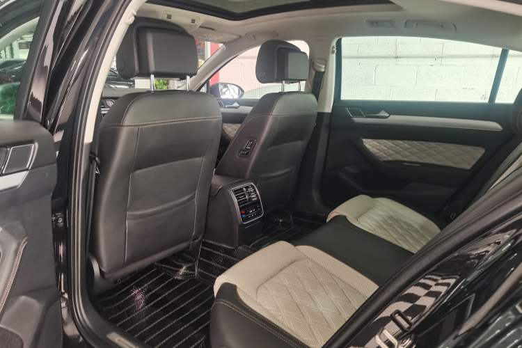 Used Volkswagen Magotan 2023 2 Million Units Commemorative Edition 330TSI DSG Luxury Version Interior 2
