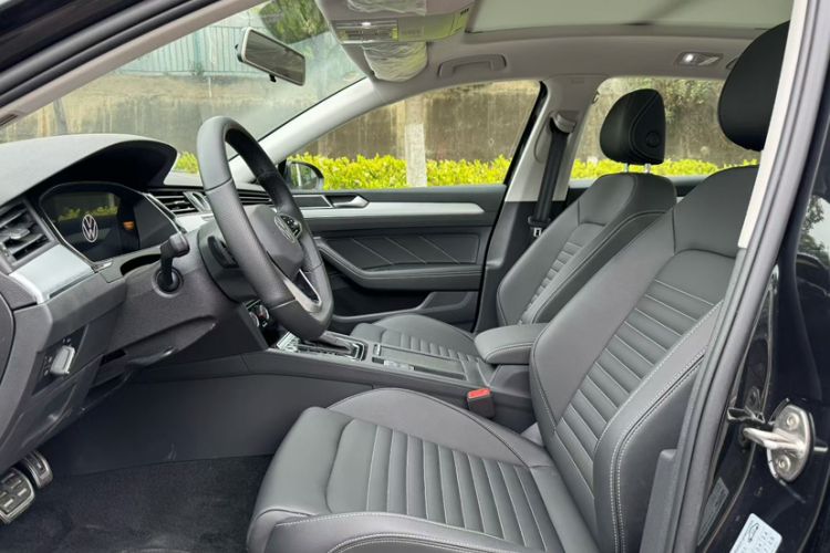 Used Volkswagen Magotan 2023 2 Million Units Limited-Edition 280TSI DSG Comfort Version Interior 2