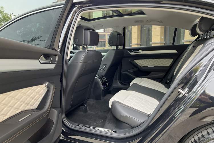 Used Volkswagen Magotan 2023 2 Million Units Commemorative Edition 330TSI DSG Luxury Version Interior 2