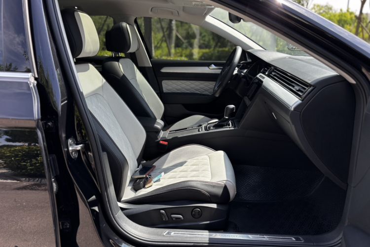 Used Volkswagen Magotan 2023 2 Million Units Commemorative Edition 330TSI DSG Luxury Version Interior 2