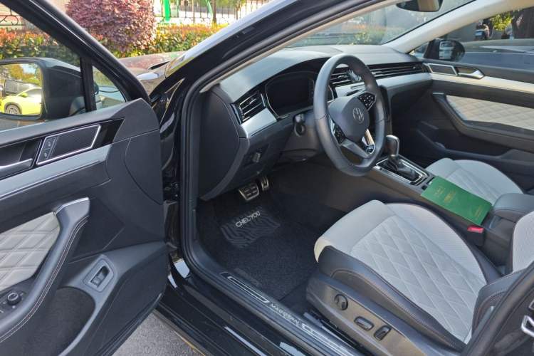 Used Volkswagen Magotan 2023 2 Million Units Commemorative Edition 330TSI DSG Luxury Version Interior 3