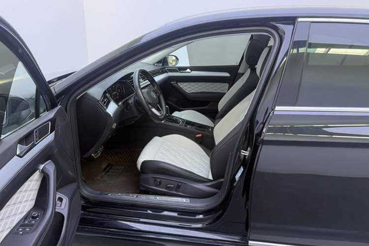 Used Volkswagen Magotan 2023 2 Million Units Commemorative Edition 330TSI DSG Luxury Version Interior 3