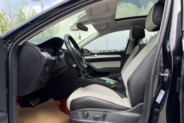 Used Volkswagen Magotan 2023 2 Million Units Commemorative Edition 330TSI DSG Luxury Version Interior 3