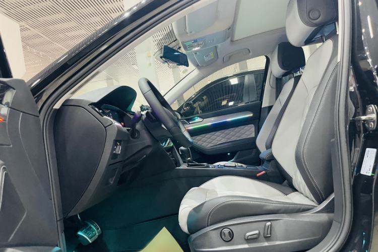 Used Volkswagen Magotan 2023 2 Million Units Limited Edition 330TSI DSG Leading Version Interior 3