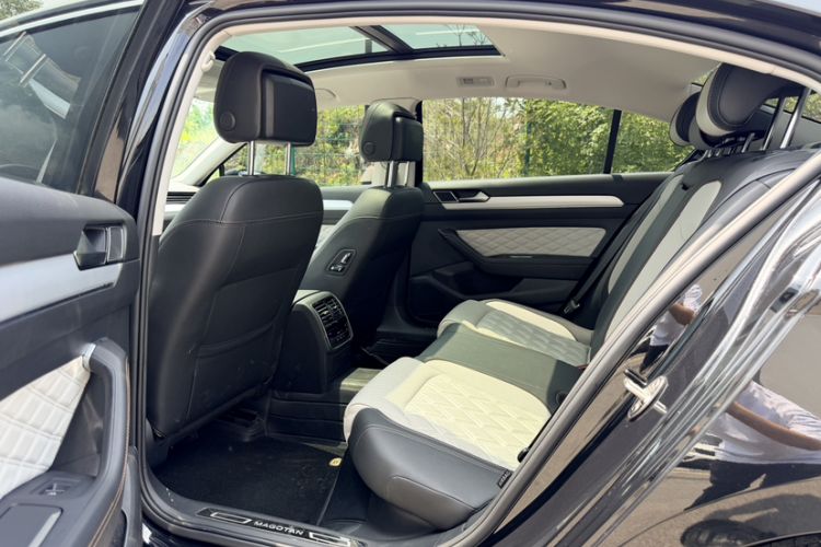 Used Volkswagen Magotan 2023 2 Million Units Commemorative Edition 330TSI DSG Luxury Version Interior 3