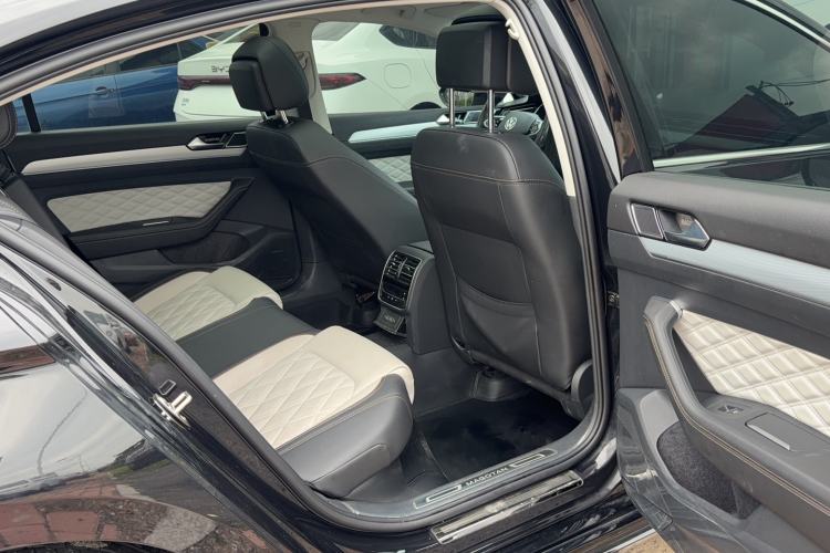 Used Volkswagen Magotan 2023 2 Million Units Commemorative Edition 330TSI DSG Luxury Version Interior 3