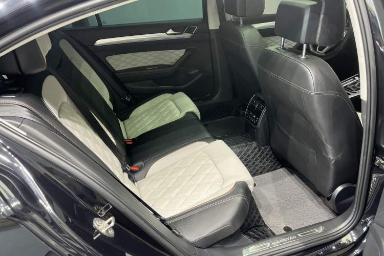 Used Volkswagen Magotan 2023 2 Million Units Limited-Edition 380TSI DSG Flagship Version Interior 3