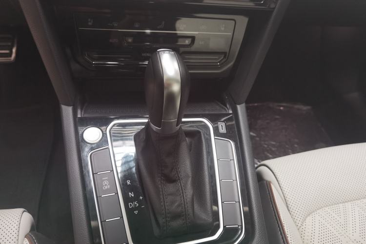 Used Volkswagen Magotan 2023 2 Million Units Commemorative Edition 330TSI DSG Luxury Version Interior 3