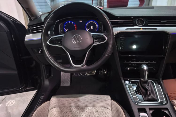 Used Volkswagen Magotan 2023 2 Million Units Limited Edition 330TSI DSG Leading Version Interior 3