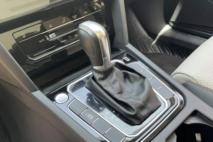 Used Volkswagen Magotan 2023 2 Million Units Commemorative Edition 330TSI DSG Luxury Version Interior 3