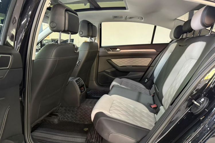 Used Volkswagen Magotan 2023 2 Million Units Limited Edition 330TSI DSG Leading Version Interior 3
