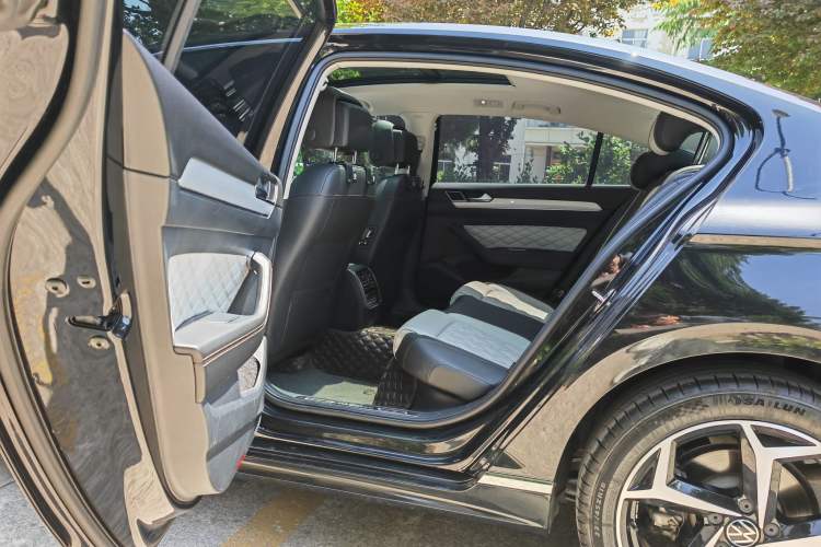 Used Volkswagen Magotan 2023 2 Million Units Commemorative Edition 330TSI DSG Luxury Version Interior 3