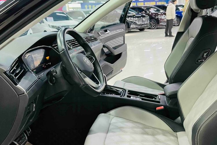 Used Volkswagen Magotan 2023 2 Million Units Limited Edition 330TSI DSG Leading Version Interior 3