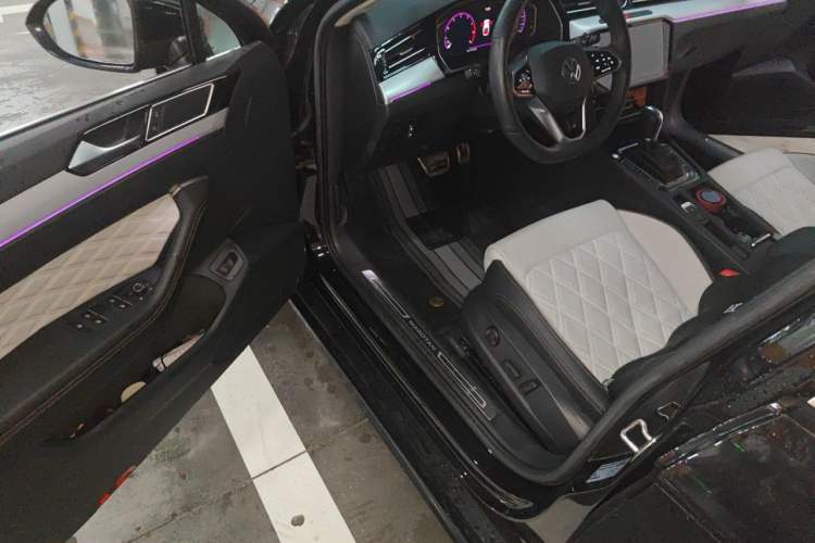 Used Volkswagen Magotan 2023 2 Million Units Commemorative Edition 330TSI DSG Luxury Version Interior 3