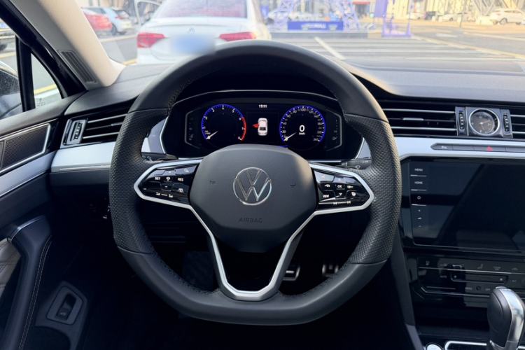 Used Volkswagen Magotan 2023 2 Million Units Commemorative Edition 330TSI DSG Luxury Version Interior 3