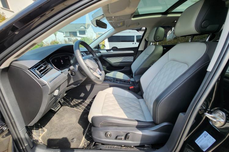 Used Volkswagen Magotan 2023 2 Million Units Limited Edition 330TSI DSG Leading Version Interior 3
