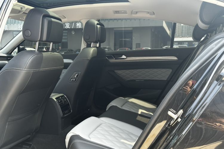 Used Volkswagen Magotan 2023 2 Million Units Limited Edition 330TSI DSG Leading Version Interior 3