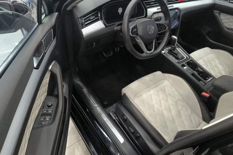 Used Volkswagen Magotan 2023 2 Million Units Commemorative Edition 330TSI DSG Luxury Version Interior 3