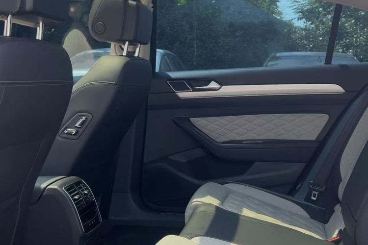 Used Volkswagen Magotan 2023 2 Million Units Commemorative Edition 330TSI DSG Luxury Version Interior 3