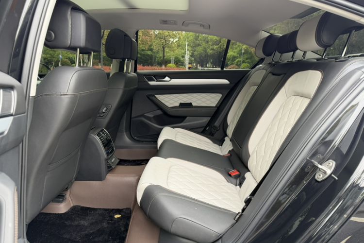 Used Volkswagen Magotan 2023 2 Million Units Commemorative Edition 330TSI DSG Luxury Version Interior 3