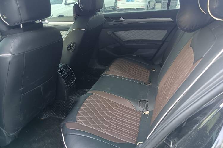 Used Volkswagen Magotan 2023 2 Million Units Limited Edition 330TSI DSG Leading Version Interior 3
