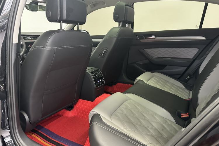 Used Volkswagen Magotan 2023 2 Million Units Limited Edition 330TSI DSG Leading Version Interior 3