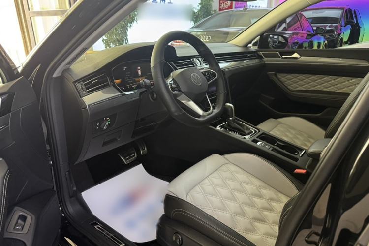 Used Volkswagen Magotan 2023 2 Million Units Limited Edition 330TSI DSG Leading Version Interior 3
