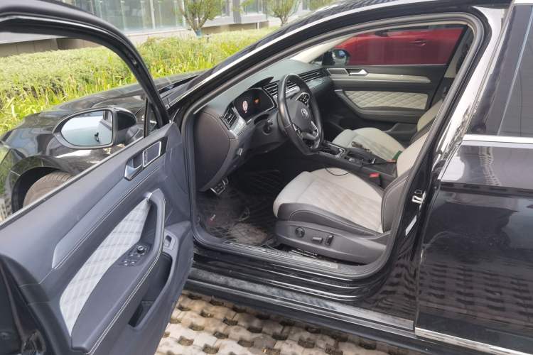 Used Volkswagen Magotan 2023 2 Million Units Limited Edition 330TSI DSG Leading Version Interior 3