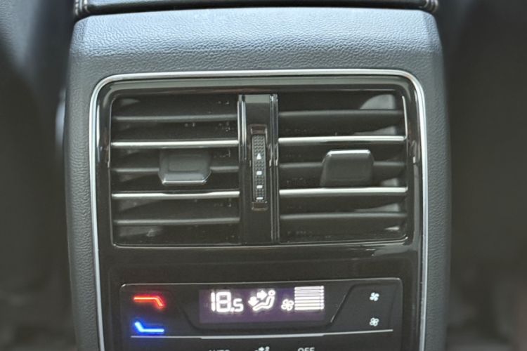 Used Volkswagen Magotan 2023 2 Million Units Commemorative Edition 330TSI DSG Luxury Version Interior 3
