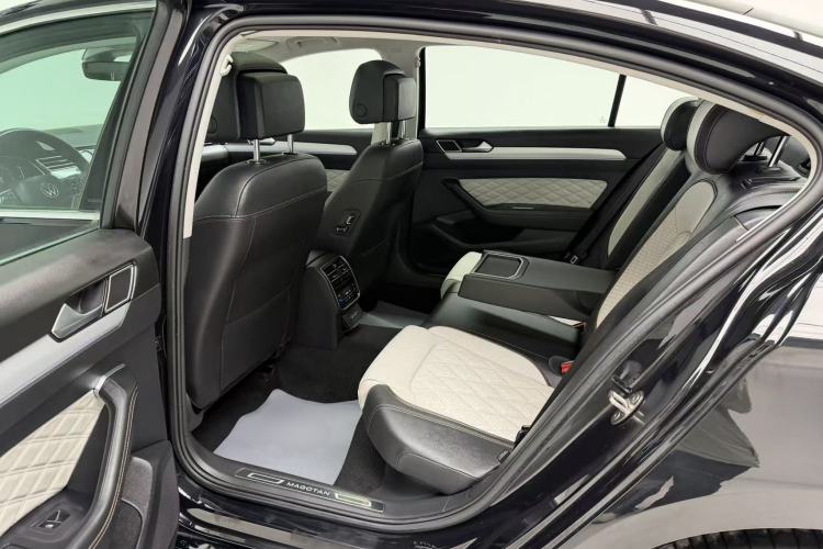 Used Volkswagen Magotan 2023 2 Million Units Limited Edition 330TSI DSG Leading Version Interior 3