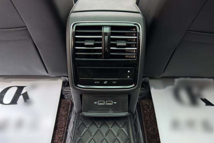 Used Volkswagen Magotan 2023 2 Million Units Limited Edition 330TSI DSG Leading Version Interior 3