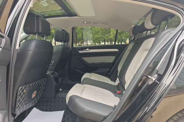 Used Volkswagen Magotan 2023 2 Million Units Commemorative Edition 330TSI DSG Luxury Version Interior 3