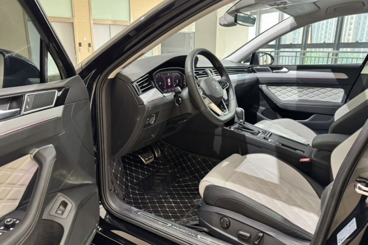 Used Volkswagen Magotan 2023 2 Million Units Commemorative Edition 330TSI DSG Luxury Version Interior 3