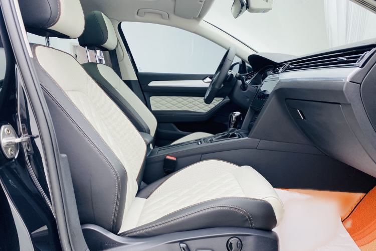 Used Volkswagen Magotan 2023 2 Million Units Commemorative Edition 330TSI DSG Luxury Version Interior 3