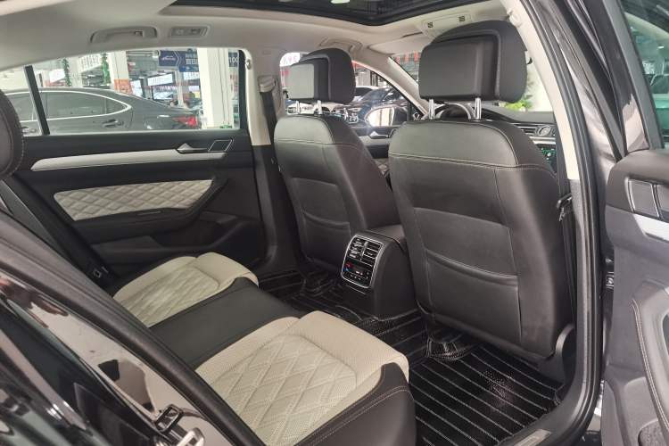 Used Volkswagen Magotan 2023 2 Million Units Commemorative Edition 330TSI DSG Luxury Version Interior 3