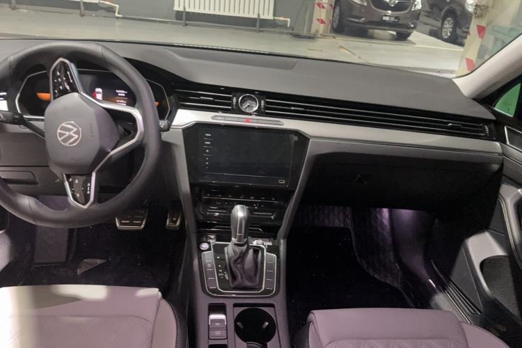 Used Volkswagen Magotan 2023 2 Million Units Limited Edition 330TSI DSG Leading Version Interior 3
