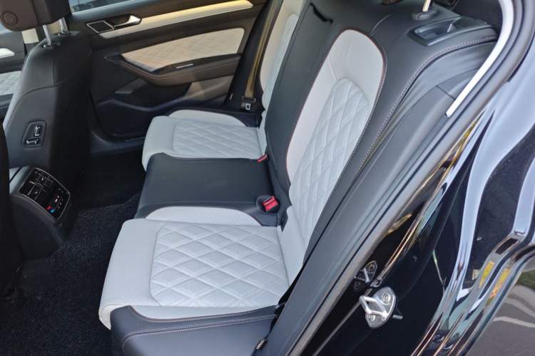 Used Volkswagen Magotan 2023 2 Million Units Commemorative Edition 330TSI DSG Luxury Version Interior 4