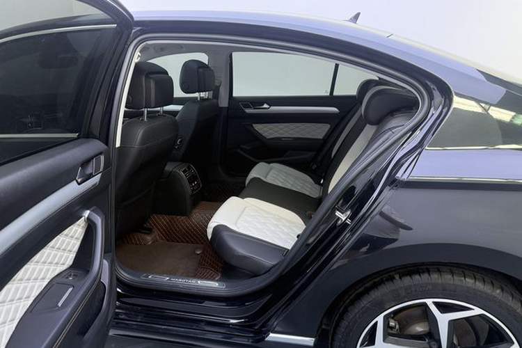 Used Volkswagen Magotan 2023 2 Million Units Commemorative Edition 330TSI DSG Luxury Version Interior 4