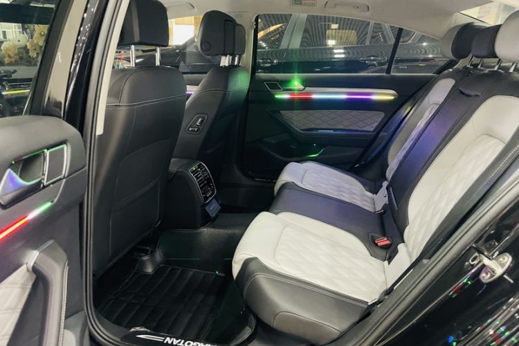 Used Volkswagen Magotan 2023 2 Million Units Limited Edition 330TSI DSG Leading Version Interior 4